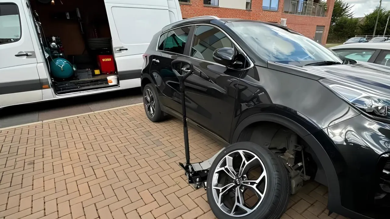 Expert mobile tyre puncture repair specialist in Luton